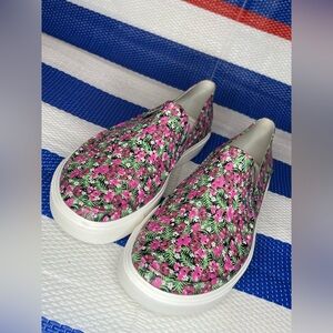 ✨🎉 NWOT - CROCS CitiLane Roka Floral Hibiscus Slip-on Sneakers Women’s Size US 7